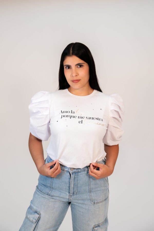 Blusa "Amo la luz porque me muestra el camino" con mangas globo - Image 2