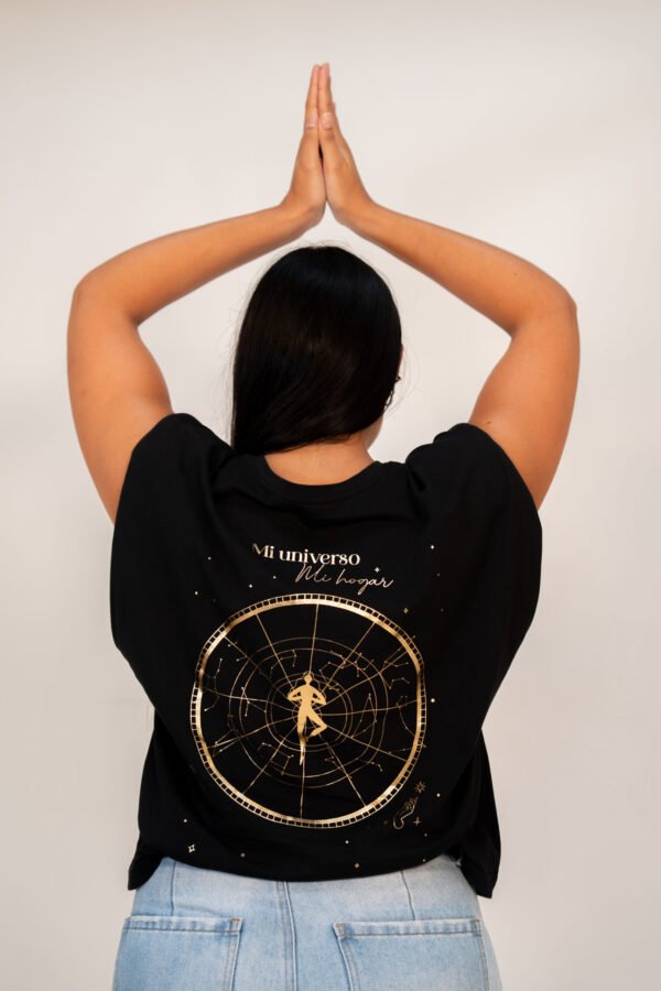 Camiseta  “Mi universo, mi hogar” sin mangas - Image 2